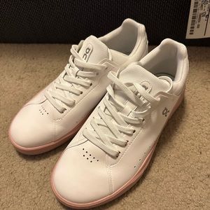 On cloud tennis Roger shoes sneakers white and pink